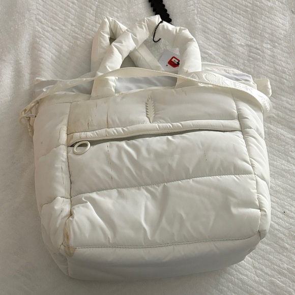 Elegant White Puffer Tote Bag - Picture 2 of 7